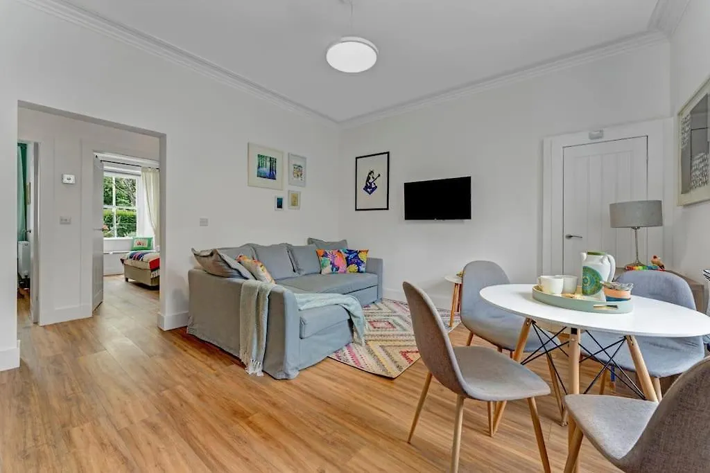 אדינבורו Cheerful Stays - Westend Cottage 0*,